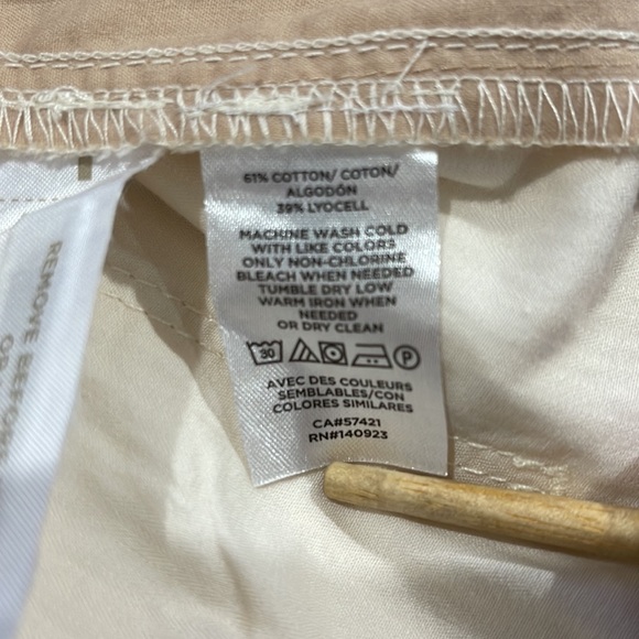 LOFT Herringbone Belted Paper Bag Shorts; Size 4; Color: whisper white - Picture 6 of 11